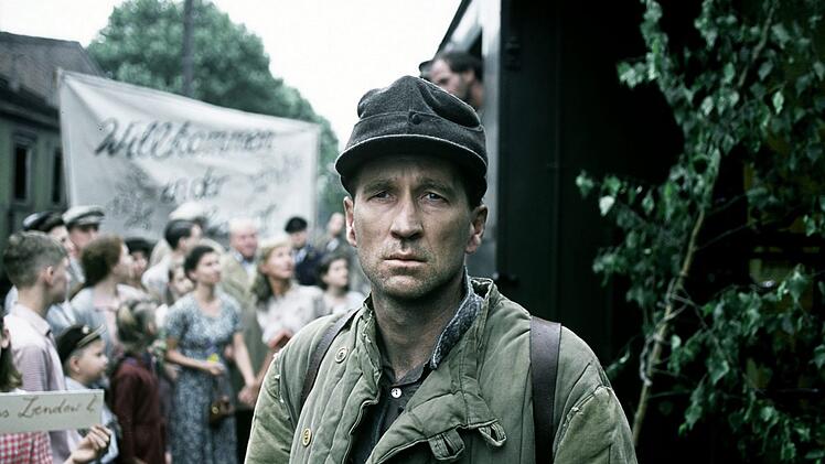 Matthias' Vater Richard Lubanski (Peter Lohmeyer) war in sowjetischer Kriegsgefangenschaft und kehrt nach elf Jahren zur&uuml;ck in seine Heimat.