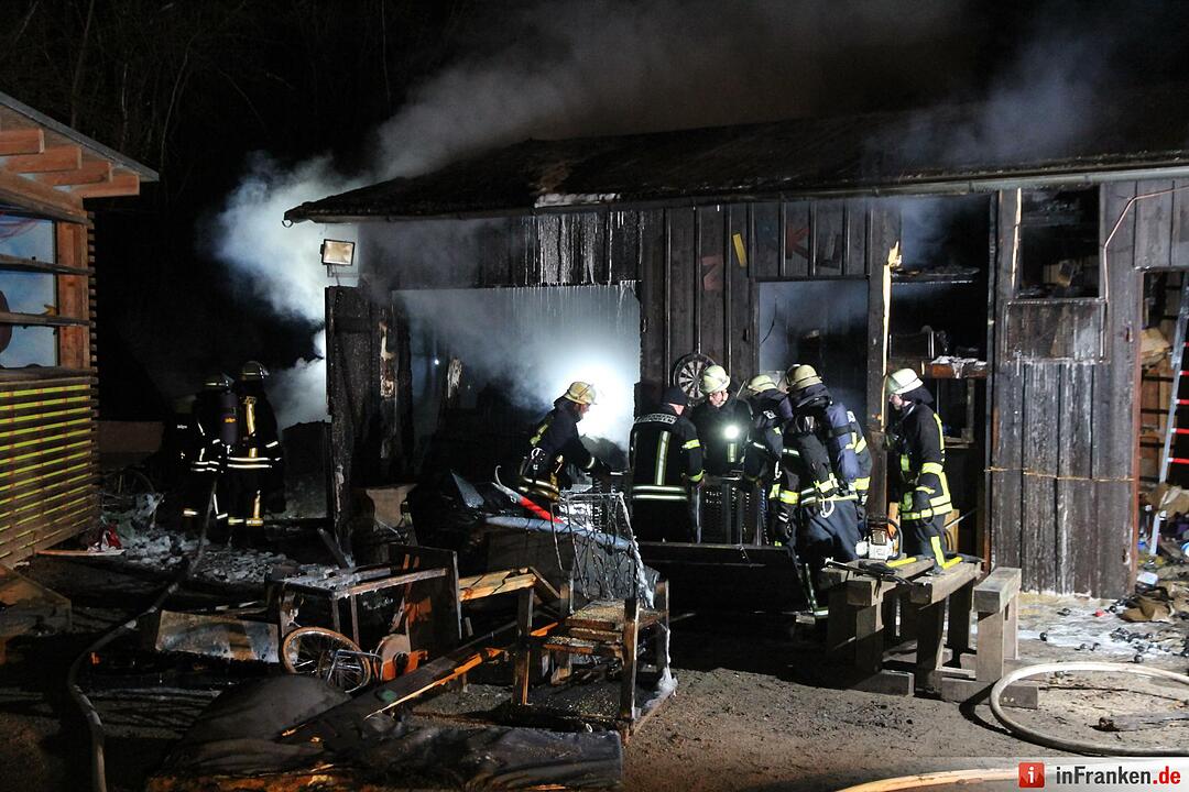 Scheune auf Jugendfarm in Erlangen brennt aus