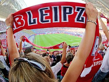 Mit der Gründung von RB Leipzig und viel Geld aus der Konzernzentrale hat Red Bull einen Verein geschaffen, der die Kommerzialisierung des Fußballs verkörpert. Ist daran etwas falsch? Foto: Jan Woitas/dpa-Zentralbild/dpa