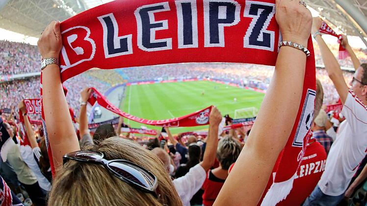 Mit der Gründung von RB Leipzig und viel Geld aus der Konzernzentrale hat Red Bull einen Verein geschaffen, der die Kommerzialisierung des Fußballs verkörpert. Ist daran etwas falsch? Foto: Jan Woitas/dpa-Zentralbild/dpa