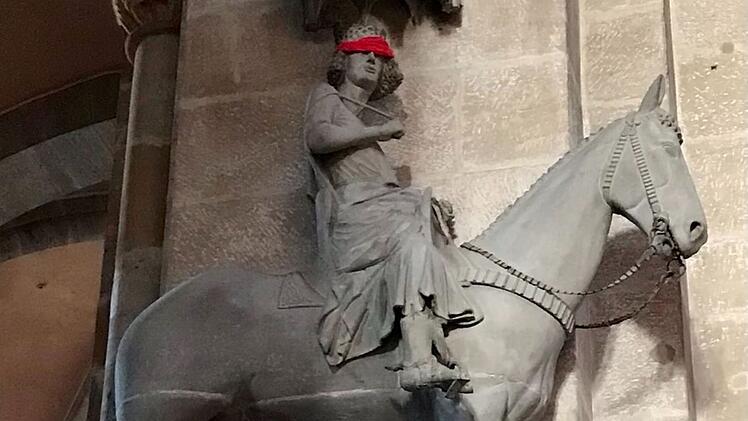 Bamberg: Protest-Aktion der Letzten Generation - Klimaaktivisten schieben "symbolisch" Reiter an