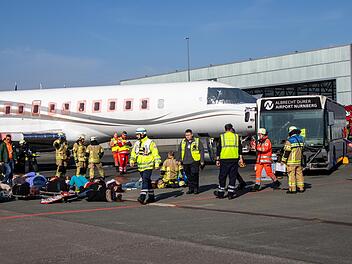 Gro&szlig;e Notfall&uuml;bung am Flughafen N&uuml;rnberg: Hunderte Einsatzkr&auml;fte proben Ernstfall
