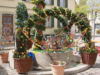 Der Osterbrunnen in Mühlhausen Foto: Sabine Herteux