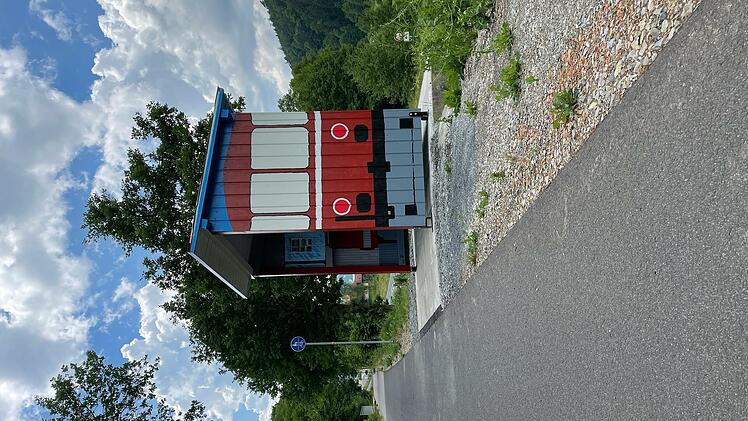 Das Warteh&auml;uschen am Bahnradweg erhielt ein neues Antlitz. Foto: Matthias Hauke