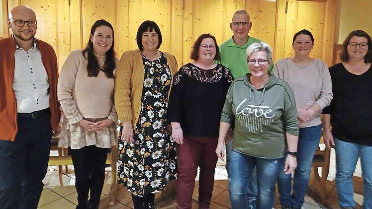 Der neue Vorstand des Fördervereins der Kita Weilersbach mit (von links) Oliver Dippold, Anja de Rosa, Christine Liebert-Dippold, Karin Schaumburg, Tino Zechel, Pascale Böhl, Tina Steinmetz und Tanja Porster
