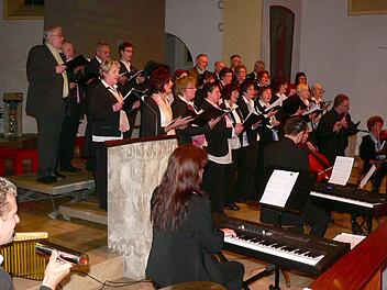 Eine gelungene Premiere hatte das Chorkonzert "Die Saat geht auf - Irische Messe" in der St. Bartholomäus-Kirche in Nordhalben mit dem Projektensemble, das sich speziell für dieses Werk zusammengefunden hat.  Foto: Norbert Neugebauer
