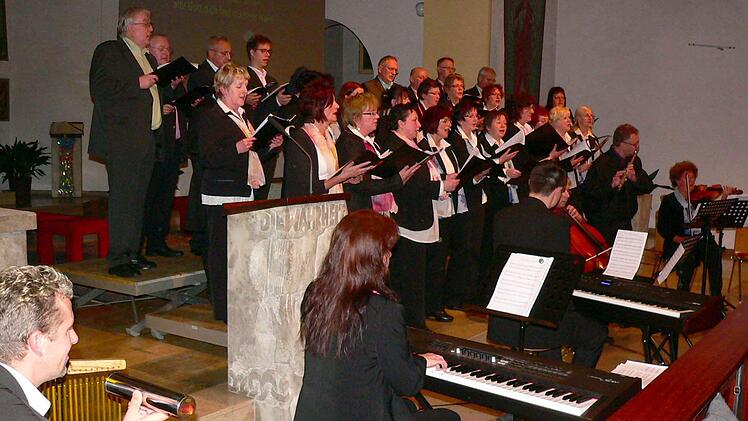 Eine gelungene Premiere hatte das Chorkonzert "Die Saat geht auf - Irische Messe" in der St. Bartholomäus-Kirche in Nordhalben mit dem Projektensemble, das sich speziell für dieses Werk zusammengefunden hat.  Foto: Norbert Neugebauer