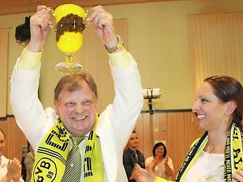 Applaus für die Erfolgsgechichte in Gelb-Schwarz: Carl-August Heinz und seine Tochter Carletta. Foto: Veronika Schadeck