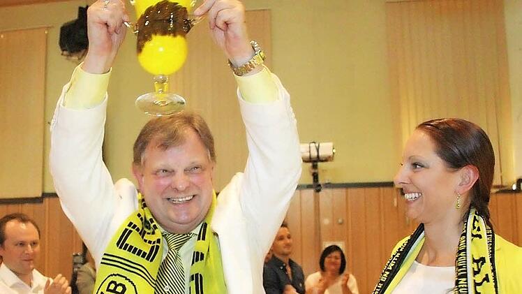 Applaus für die Erfolgsgechichte in Gelb-Schwarz: Carl-August Heinz und seine Tochter Carletta. Foto: Veronika Schadeck