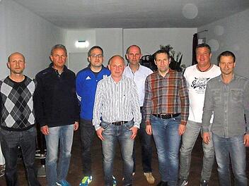 Die neue Abteilungsleitung (von links): Manfred Back, Rainer Schmittzeh, Rainer Schlegelmilch, Günter Scheuring (ehemaliger Abteilungsleiter), Richard Bott, Walter Fleischmann, Peter Bötsch und Andreas Busche.  Foto: Peter Balthasar