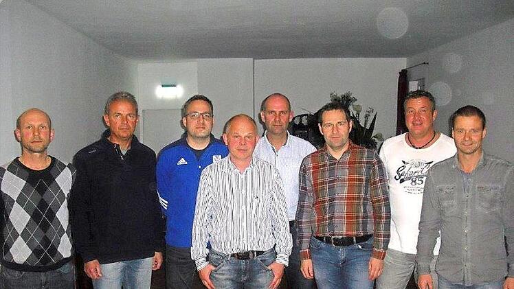 Die neue Abteilungsleitung (von links): Manfred Back, Rainer Schmittzeh, Rainer Schlegelmilch, Günter Scheuring (ehemaliger Abteilungsleiter), Richard Bott, Walter Fleischmann, Peter Bötsch und Andreas Busche.  Foto: Peter Balthasar