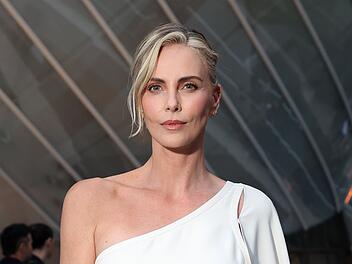 Charlize Theron feiert am 7. August ihren 50. Geburtstag.