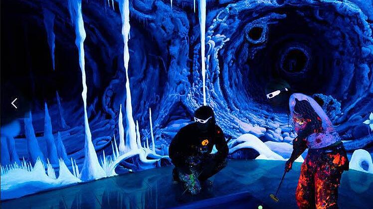 Bunt geht es zu in der Schwarzlichtfabrik in Nürnberg Screenshot: http://www.schwarzlichtfabrik.de/