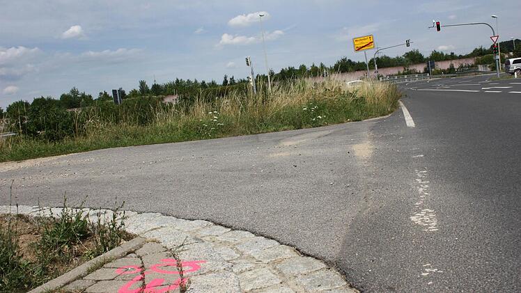 An dieser Stelle ist eine zweite Tankstelle in Memmelsdorf geplant. Doch wehren sich Anwohner und Gegner. Foto: S.Martin/Archiv