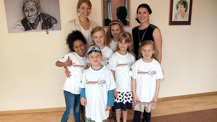 Die "Chorwürmer" vom AWO-Kinderhort "Ankerplatz" versüßten allen Gästen den Tag u.a. mit spaßig-rührenden Versionen aktueller Hits.