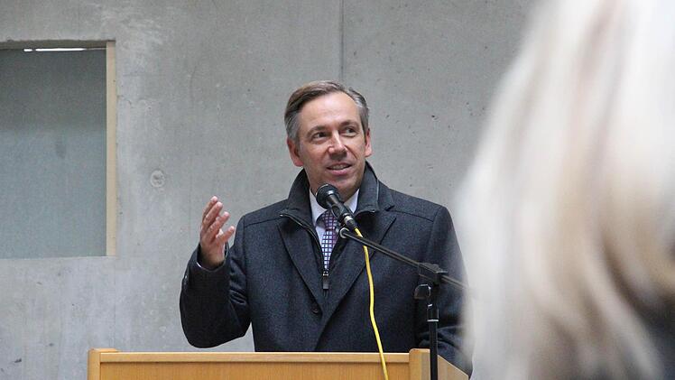 Das Atrium im Neubau des Landratsamts Erlangen-Höchstadt machte beim Richtfest Eindruck. Rund 40 Millionen Euro soll der Bau kosten. Foto: Christian Bauriedel