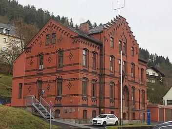 Die Polizei in Ludwigsstadt wird weiterhin Inspektion bleiben. In den vergangenen Jahren wurden über 800 000 Euro in die energetische Sanierung des Dienstgebäudes investiert. Foto: Veronika Schadeck