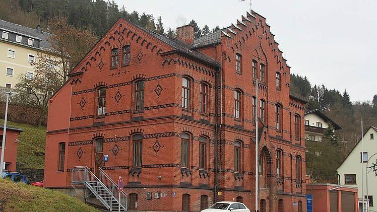 Die Polizei in Ludwigsstadt wird weiterhin Inspektion bleiben. In den vergangenen Jahren wurden über 800 000 Euro in die energetische Sanierung des Dienstgebäudes investiert. Foto: Veronika Schadeck