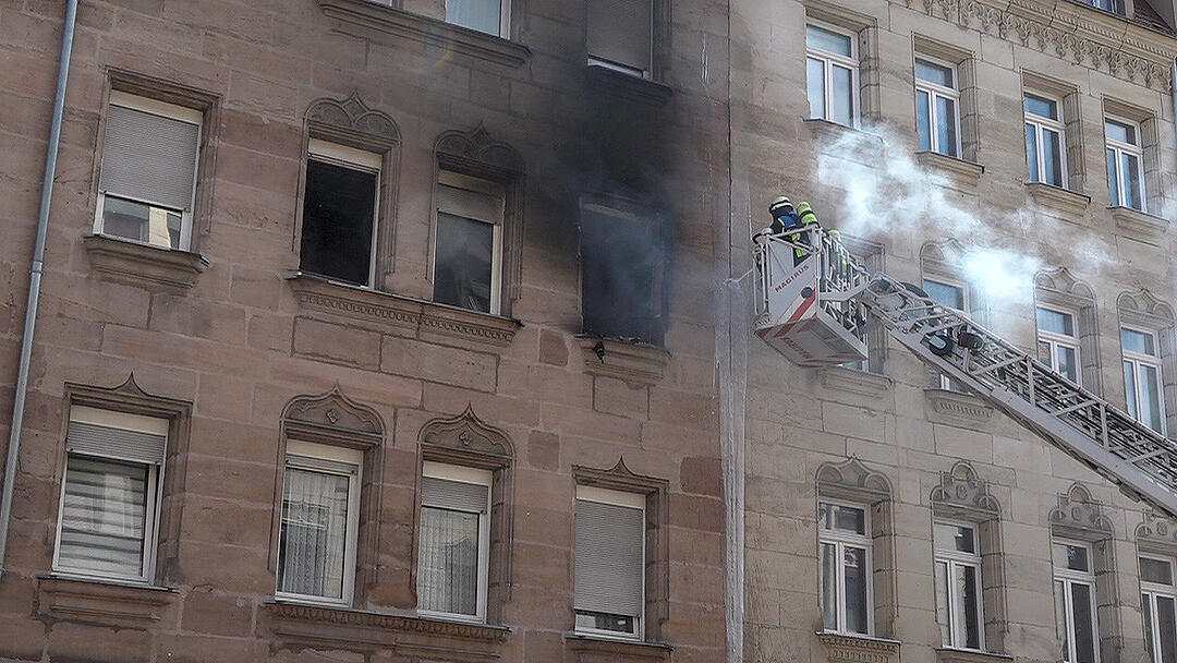 Wohnung geht in Flammen auf