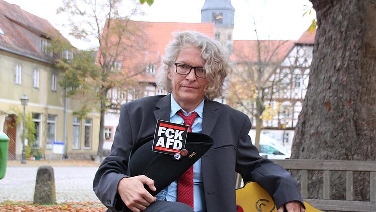 "Streng und gnadenlos - die Bürgermeisterin der Herzen". Unter diesem Wahlslogan tritt Sonja Johannes für die Satirepartei "Die PARTEI" als Bürgermeisterin-Kandidatin an. Thomas Malz