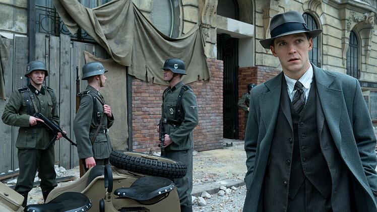 Mitten im besetzten Prag und kurz vor Kriegsende ermittelt Jan Morava (Jonas Nay) im Fall eines Witwenm&ouml;rders.