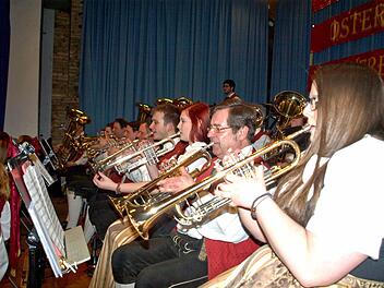 Die Riege der Trompeten und Flügelhörner des Musikvereins Steinwiesen. Foto: Susanne Deuerling