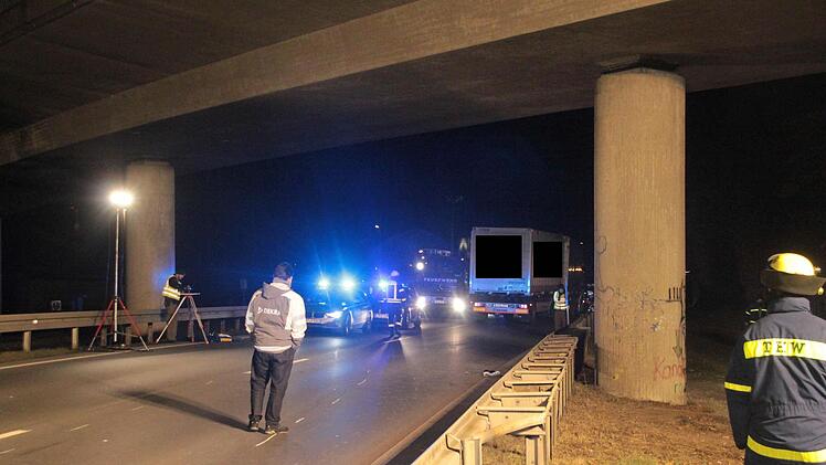 Ein Fußgänger wurde am Freitagmorgen auf der B 289 von einem Lkw erfasst.  Foto: Jürgen Gärtner