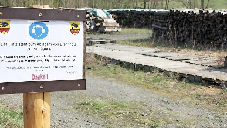 Der Versuch eines Appells, keinen Lärm zu Lasten der Nachbarn, zu erzeugen: Seitens der Schild wurden Schilder aufgestellt. Foto: Ralf Kestel