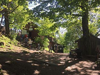 Der Rhönklub gibt die Milseburghütte auf. Möglicherweise geht damit die Zeit einer bewirtschafteten Hütte auf der Milseburg zu Ende. Foto: Marion Eckert