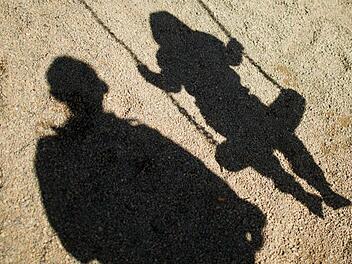 Nürnberg: Mann mit auffälliger Maske bedroht Eltern und Kinder auf Spielplatz