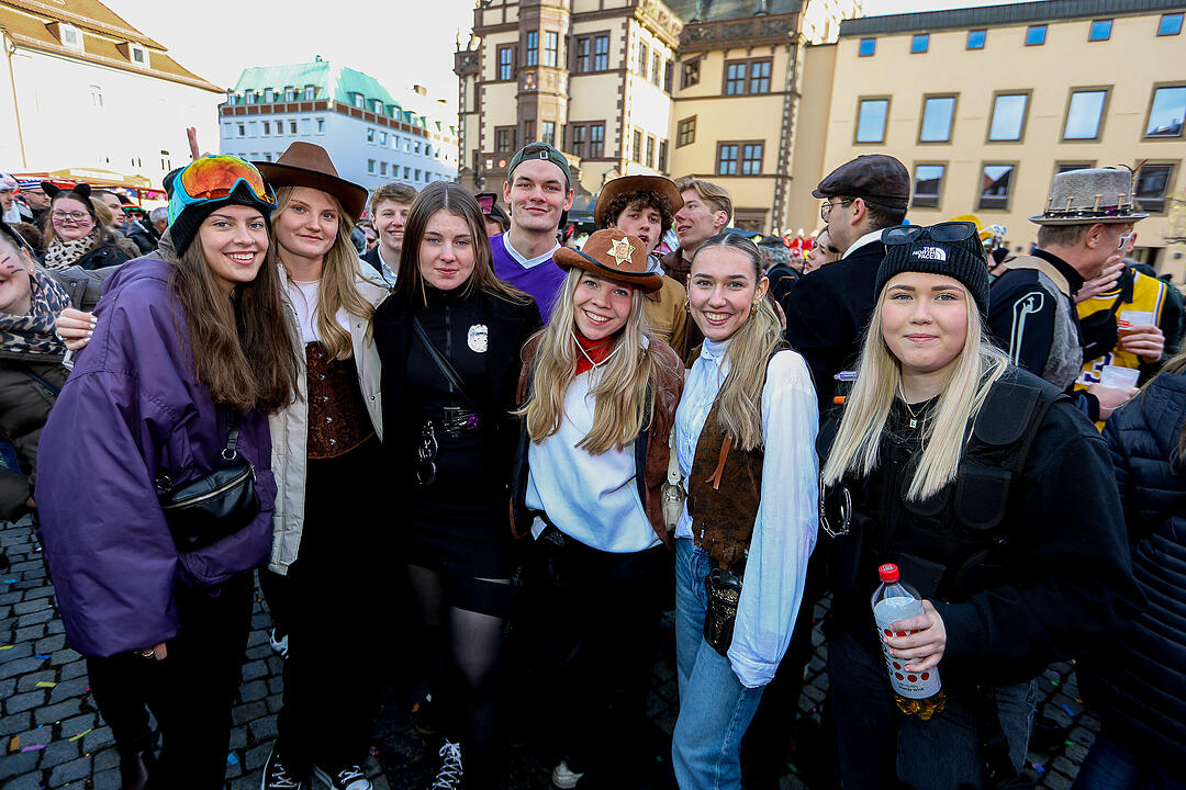 Große Party nach dem Faschingsumzug am Marktplatz.