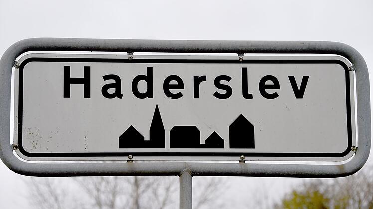 D&auml;nemark - Ortsschild Haderslev