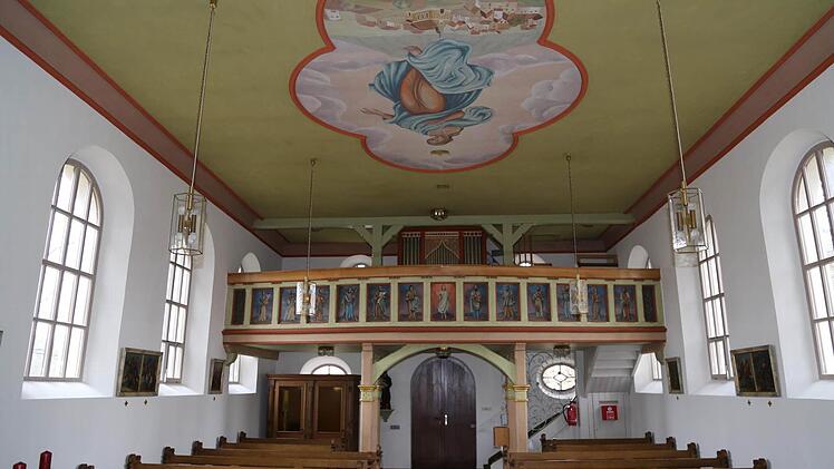 Blick ins Innere der Wohlmuthshüll Filialkirche St. Marien Fotos: Franz Galster