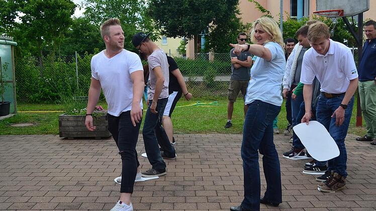 Sozialpädagogin Maren Wala leitete die jungen Leute an. Foto: Larissa Händel