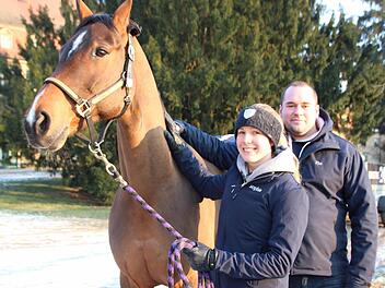 Florian Scheurer betreibt mit Freundin Sophia Booms seit Dezember 2015 die Reitanlage in der Oberen Saline.  Foto: Benedikt Borst