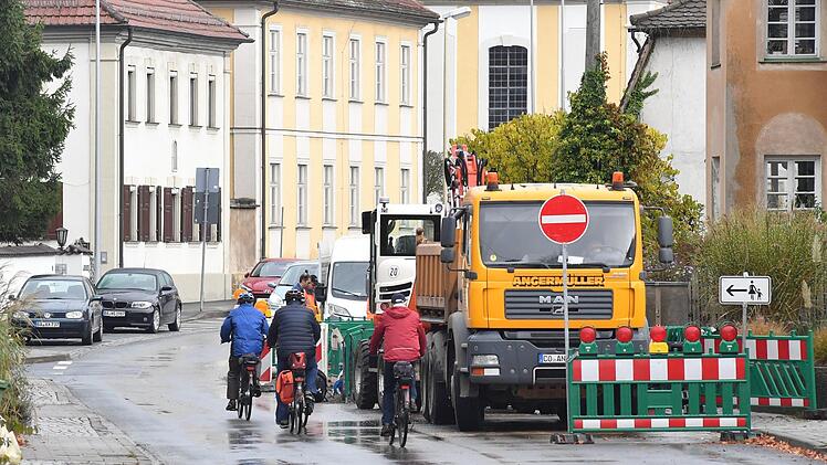 Wer erfolgreich von Bamberg über Litzendorf nach Scheßlitz gefahren   ist, muss derzeit auch  in Scheßlitz  eine Baustelle der Stadt umfahren.  Foto: Ronald Rinklef