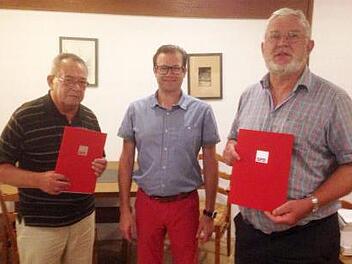 Hans-Dieter Scherpf und Otmar Miller wurden für 45 Jahre Mitgliedschaft in der SPD geehrt.  Fotos: Elisabeth Kohl-Spies