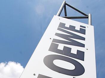Noch immer läuft die Suche nach einem neuen Investor für das Kronacher Traditionsunternehmen Loewe. Viele Mitarbeiter suchen derweil nach beruflichen Alternativen. Foto: Marco Meißner