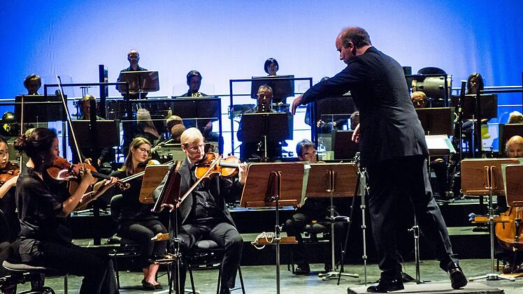 Impressionen von Roland Kluttigs Farewell-Konzert im Landestheater Coburg mit dem Philharmonischen Orchester und der Sopranistin Kora Pavelic.Foto: Jochen Berger