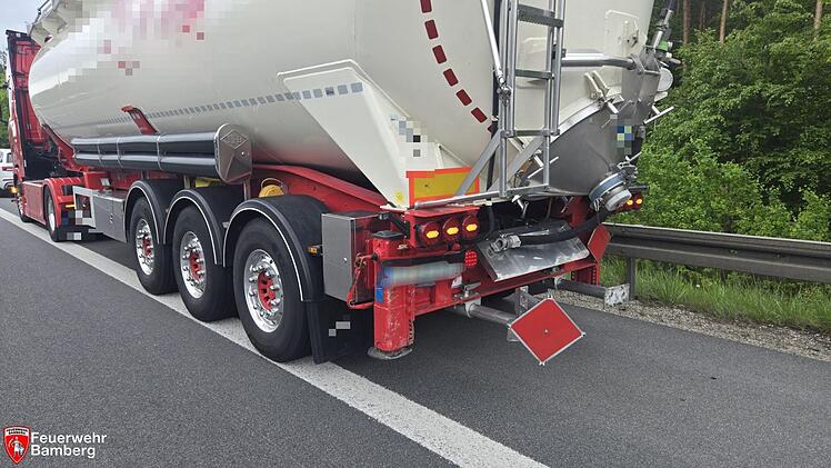 A73 bei Bamberg nach Unfall blockiert: Tr&uuml;mmer f&uuml;hren zu Vollsperrung