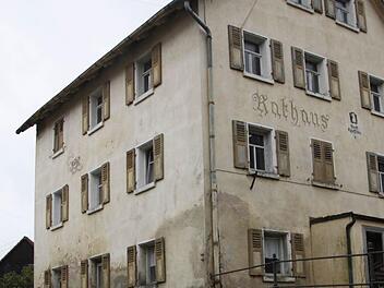 Das alte Rathaus in Egloffstein sucht eine neue Verwendung.  Fotos: Löwisch