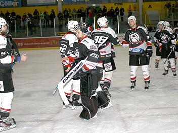 Erst drei Punkte holen, dann gegenseitig abklatschen. Um dieses Ziel zu erreichen, müssen die Haßfurter "Hawks" beim Heimspiel gegen Ulm/Neu-Ulm am Sonntag  wieder Vollgas geben.