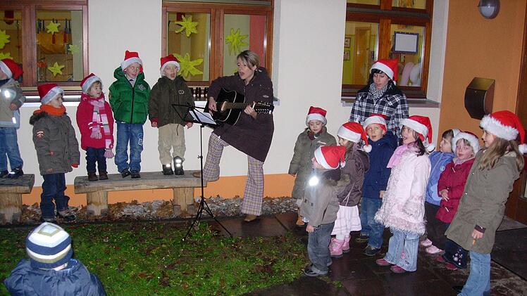 Nicht nur Familien und Privatleute,  auch Vereine, Gruppen und Institutionen wie der Kindergarten  können sich an der Aktion Adventskalender beteiligen.