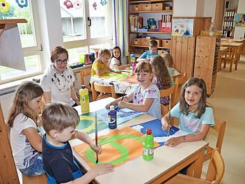 In der Kindertagesstätte St. Katharina Neukenroth wird fleißig an der Vorbereitung zum Jubiläumsfest gearbeitet. Foto: Karl-Heinz Hofmann