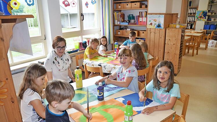 In der Kindertagesstätte St. Katharina Neukenroth wird fleißig an der Vorbereitung zum Jubiläumsfest gearbeitet. Foto: Karl-Heinz Hofmann
