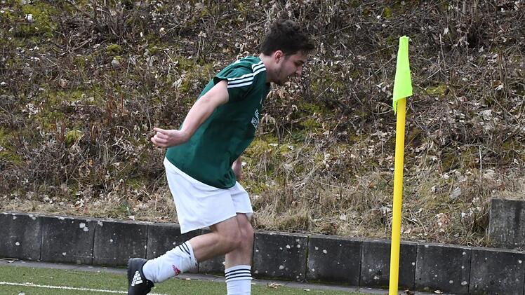 Verantwortliche des TV Jahn Winkels kritisieren die  ge&auml;nderte Einteilung der B-Klassen. Im Bild TV-Kapit&auml;n Maximilian Maier.Hopf