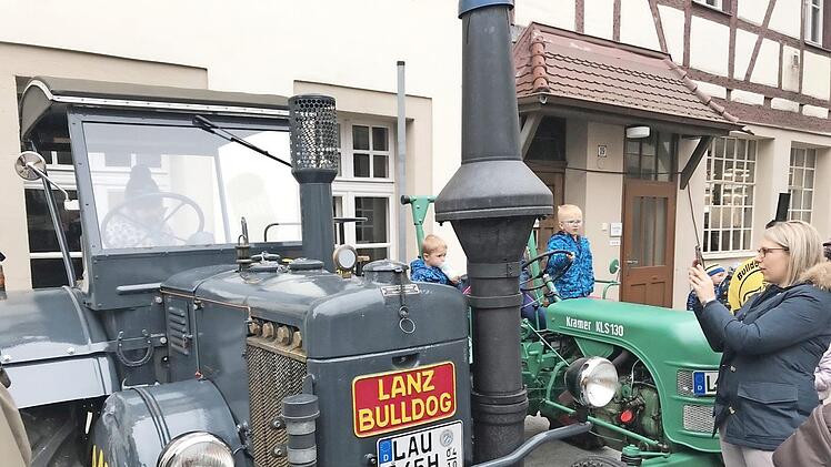 Was es in Klein gibt, funktioniert auch in Groß - der Lanz startete den Motor und beeindruckte nicht nur die jungen Liebhaber.