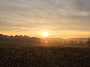 Ein winterlicher Sonnenaufgang in Kulmbach, aufgenommen von unserem inFrankenPix-Nutzer Holinfranken