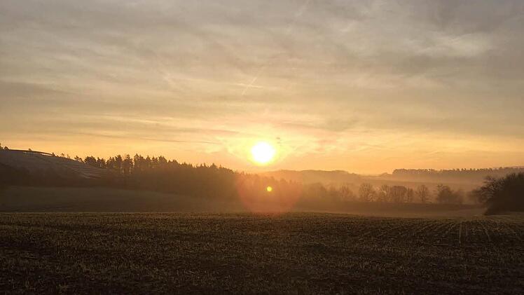 Ein winterlicher Sonnenaufgang in Kulmbach, aufgenommen von unserem inFrankenPix-Nutzer Holinfranken