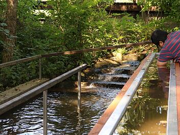 Instandgesetzt hat der Rugendorfer Bauhof im Lauf des Jahres die Kneippanlage am Badeweiher. Völlig neu installiert wurde dabei das Arm-Becken. Foto: Klaus Klaschka